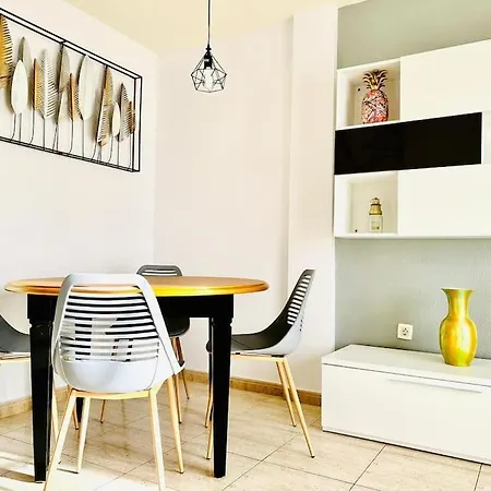 Spacious 2 Bedroom Golden Διαμέρισμα