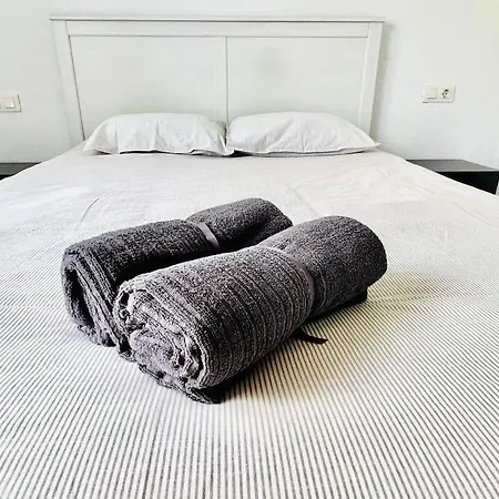 Spacious 2 Bedroom Golden * Callao Salvaje