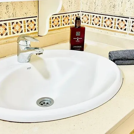 Spacious 2 Bedroom Golden