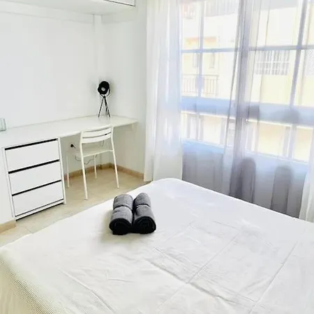 Spacious 2 Bedroom Golden * Callao Salvaje