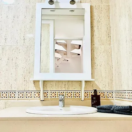 Spacious 2 Bedroom Golden Διαμέρισμα
