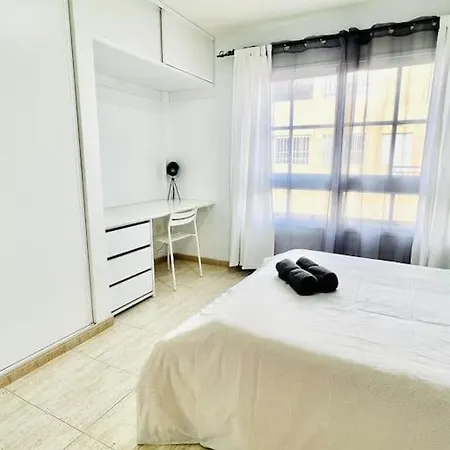 Spacious 2 Bedroom Golden Apartamento Callao Salvaje